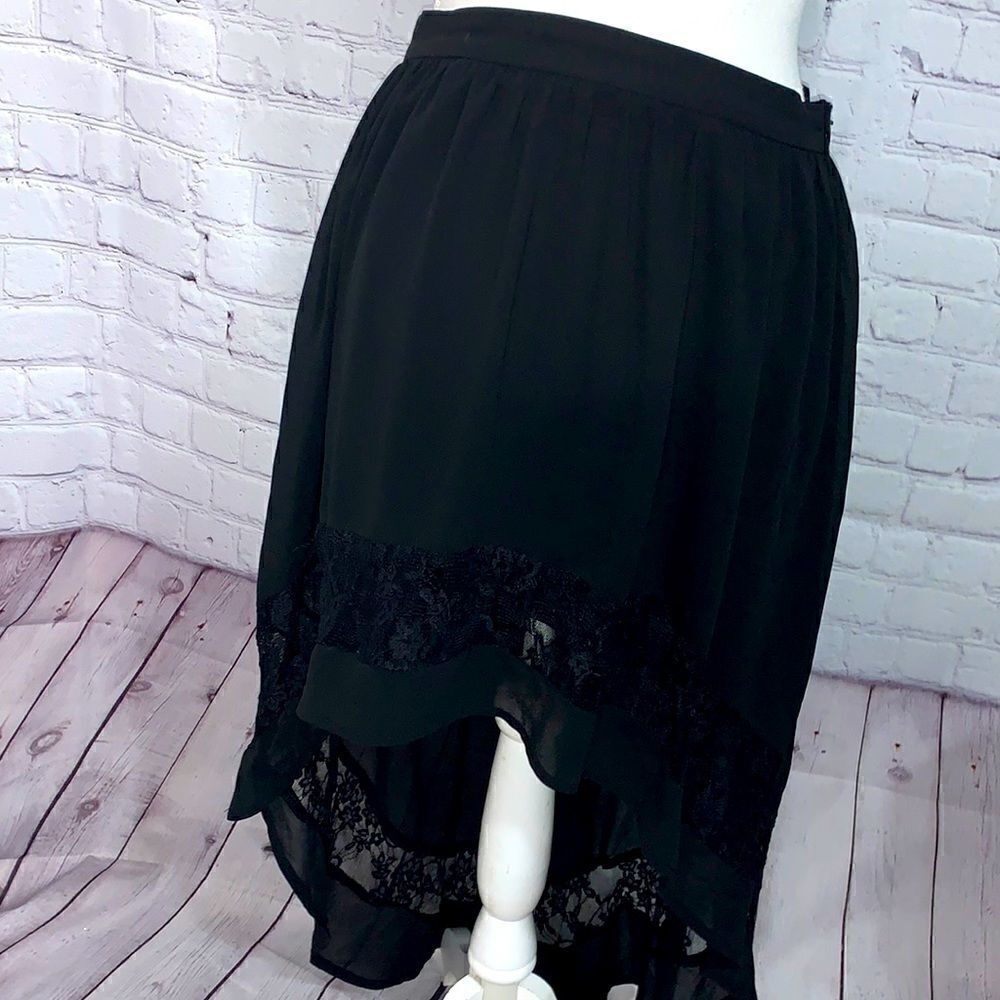 Forever 21 - black High/Low Skirt - Size M